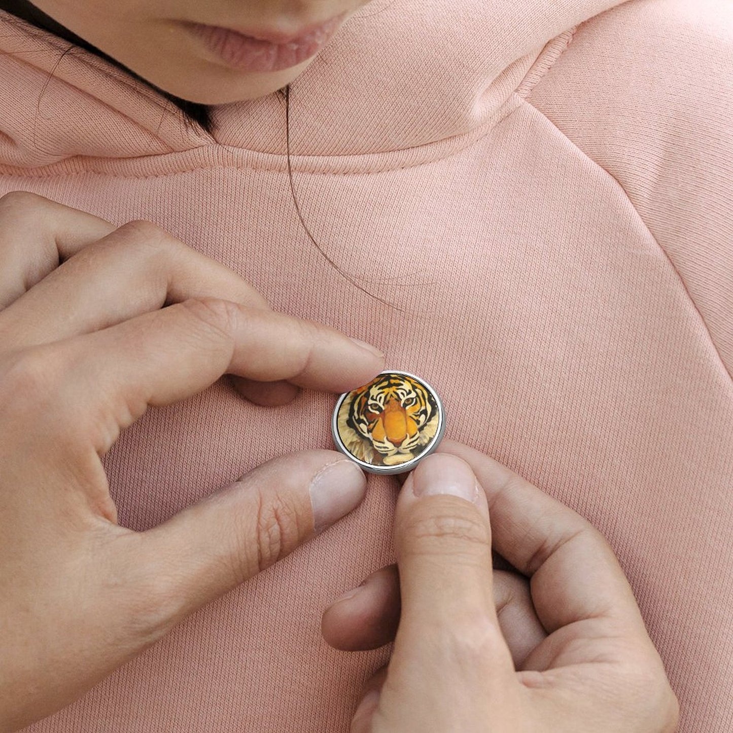 Spilla Tonda Personalizzata in Metallo | Pin Classica da Giacca e Zaino (2,5 cm)